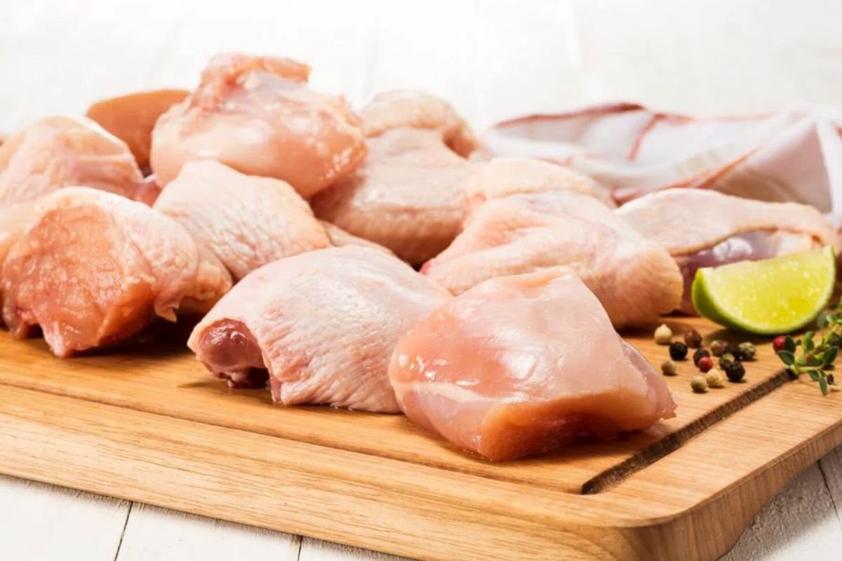 Carne de frango perde competitividade frente à bovina e suína