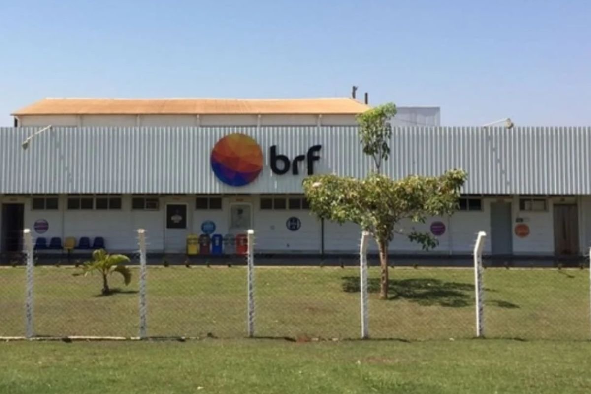 Funcionários da BRF em Jataí ameaçam greve após reduções salariais inesperados