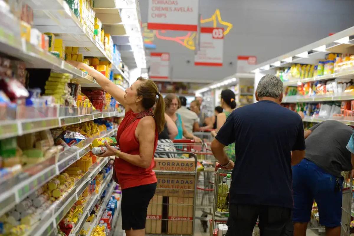 Mercado reduz previsão para expansão da economia em 2025