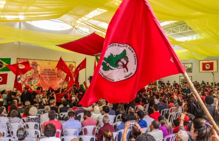 Selos comemorativos celebram os 40 anos do MST e o Abril Vermelho