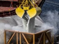 Navios carregados com fertilizantes parados no Estreito de Ormuz devido ao conflito no Oriente Médio