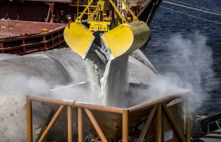 Fechamento do Estreito de Ormuz retém quase 1 milhão de toneladas de fertilizantes