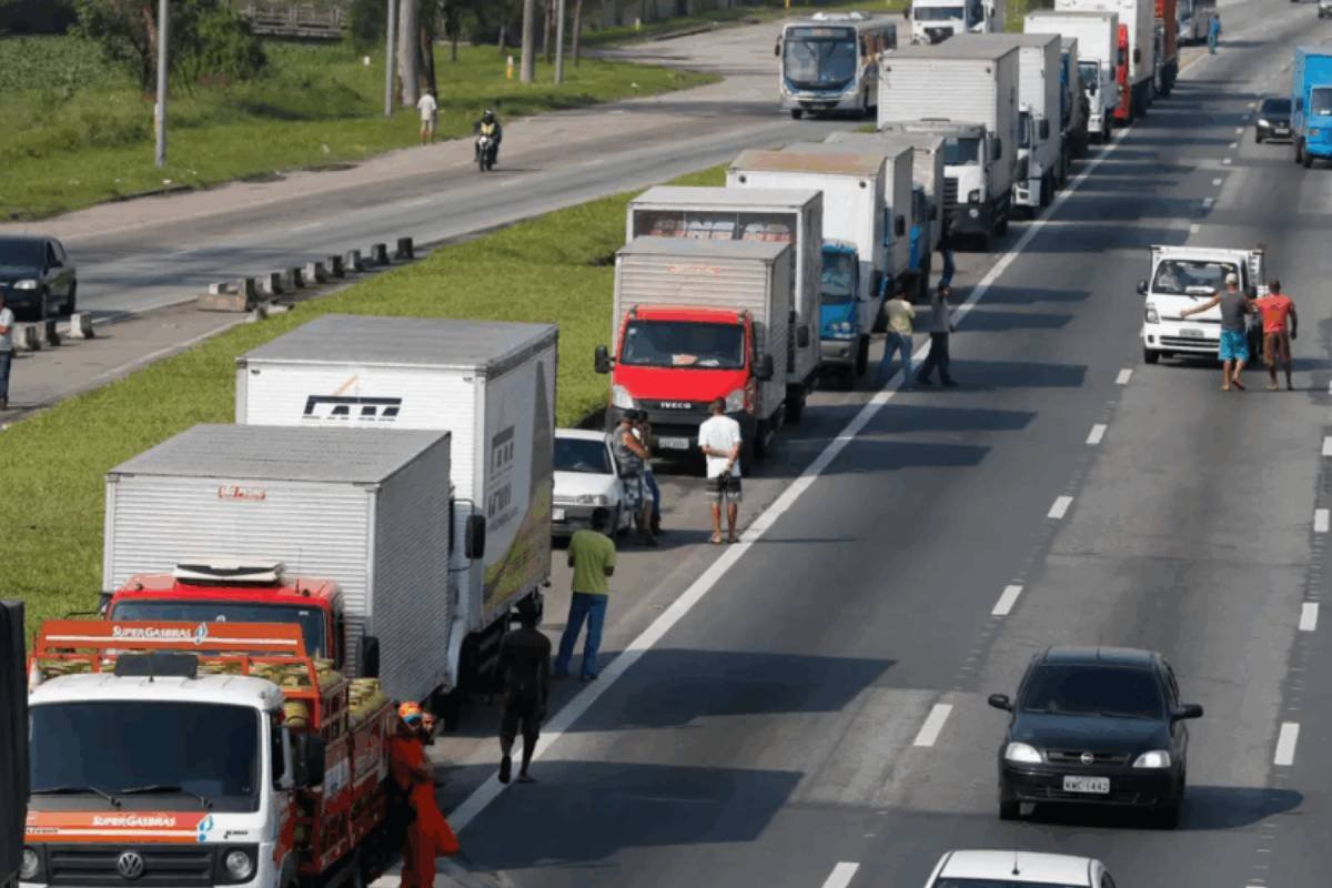 Governo endurece fiscalização do frete mínimo com risco de greve dos caminhoneiros