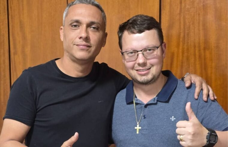 Empresário e produtor rural Maycon Tombini ao lado do deputado federal Gustavo Gayer após reunião política em Goiás