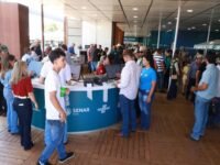 Estande do Sebrae na Tecnoshow COMIGO em Rio Verde com atendimento a pequenos produtores rurais